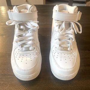 Nike Air Force 1 High Top.